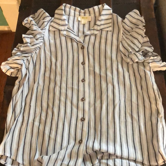 Anthropologie Tops - Anthropologie Maeve Flutter sleeve top